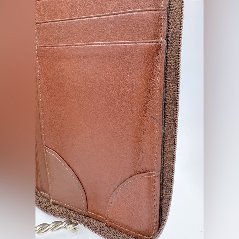 Longaberger Leather Zip Close Wallet
PLEASE SEE ALL PHOTOS & READ DESCRIPTION - Picture 7 of 13